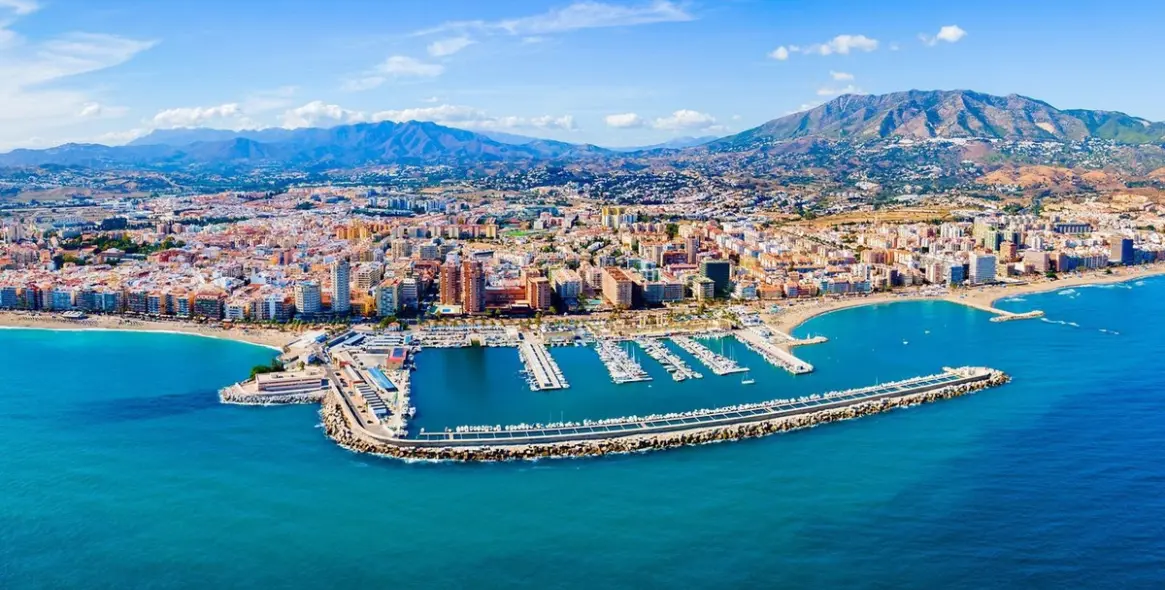 Sale of middle floor apartment in Fuengirola 13