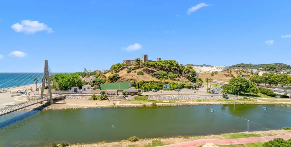 Sale of middle floor apartment in Fuengirola 19
