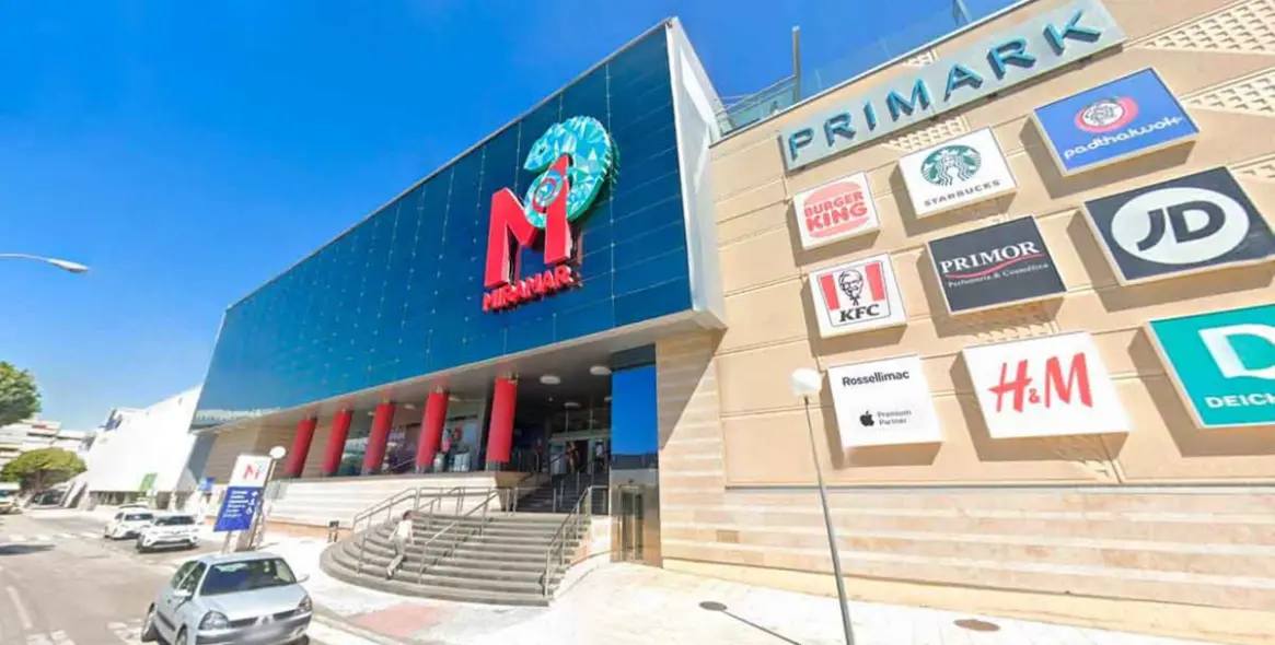 Sale of middle floor apartment in Fuengirola 26