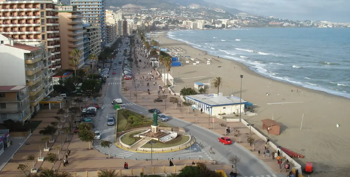 Sale of middle floor apartment in Fuengirola 30