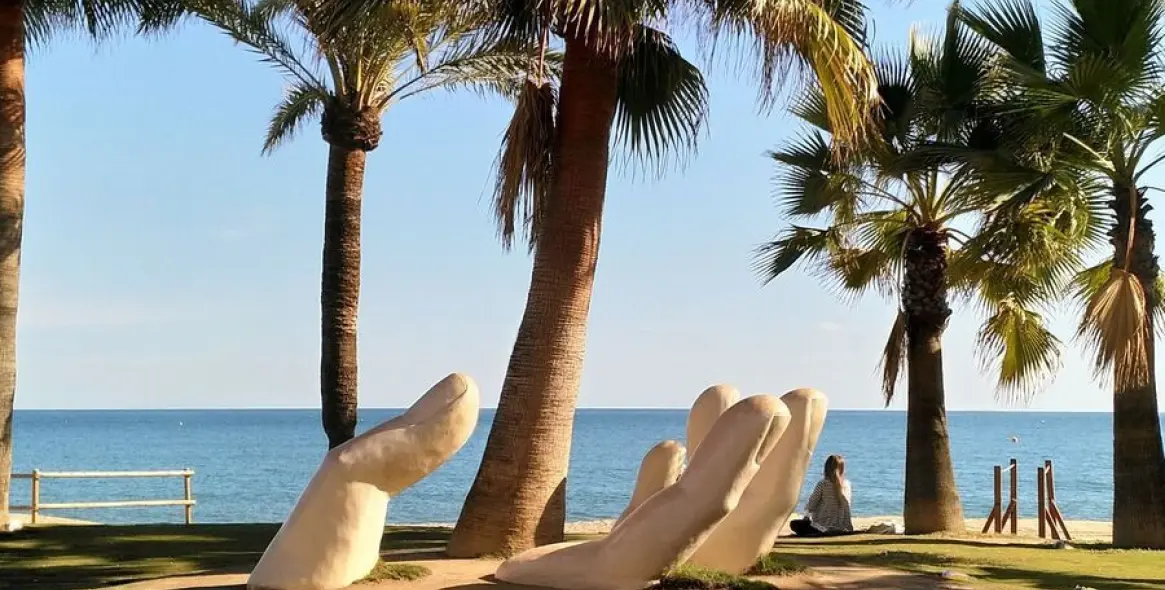 Sale of middle floor apartment in Fuengirola 31