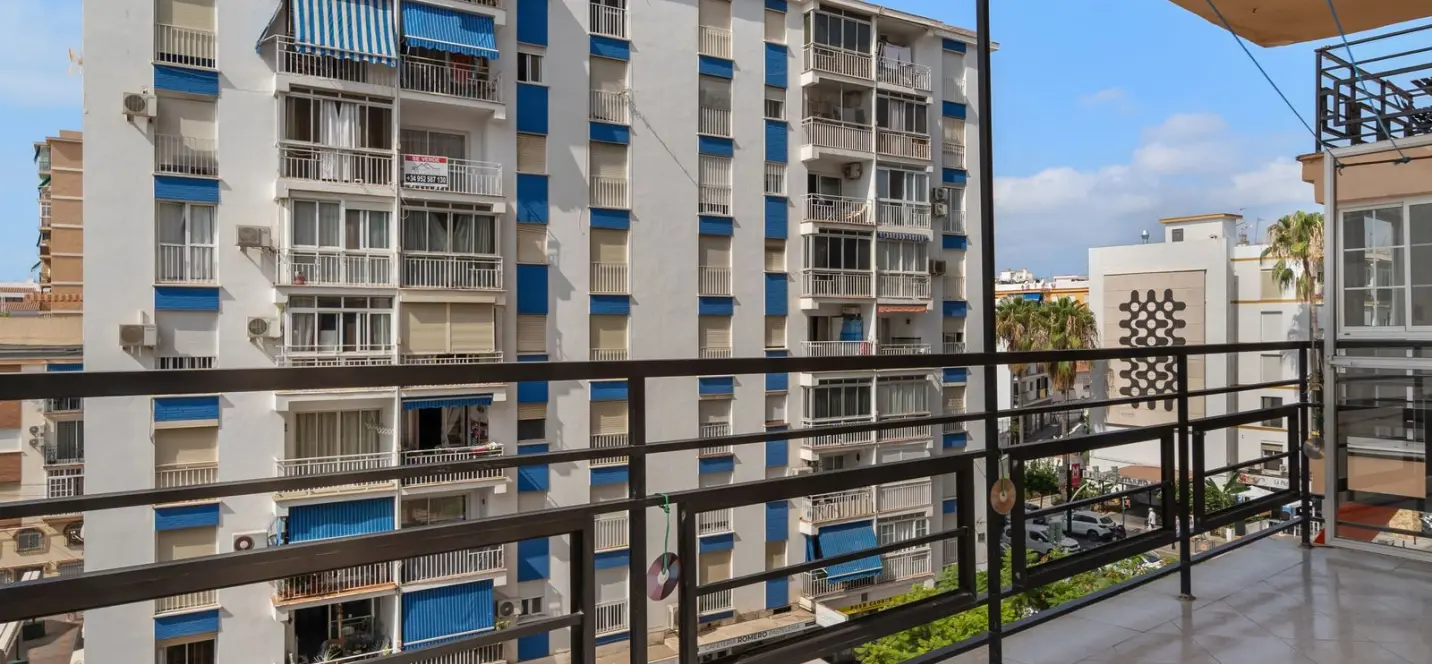 Venta de apartamento en planta media en Fuengirola 0