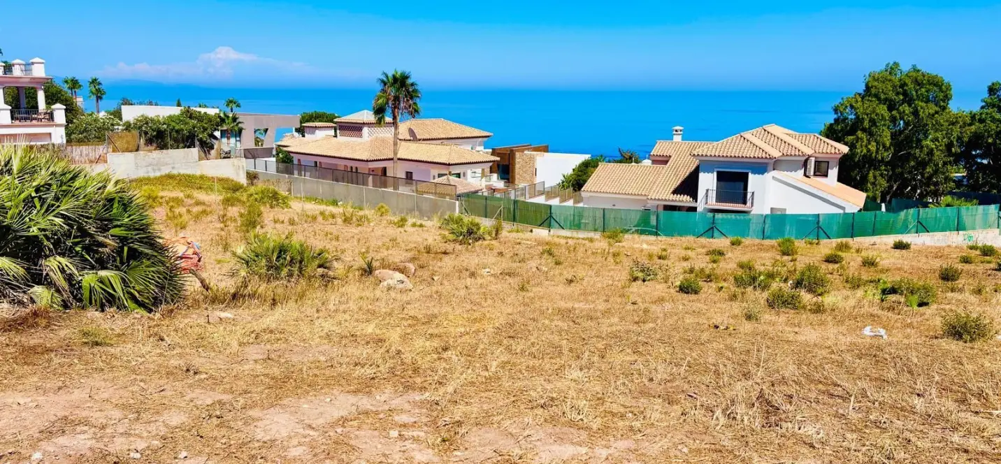 Sale of residential plot in Manilva 0