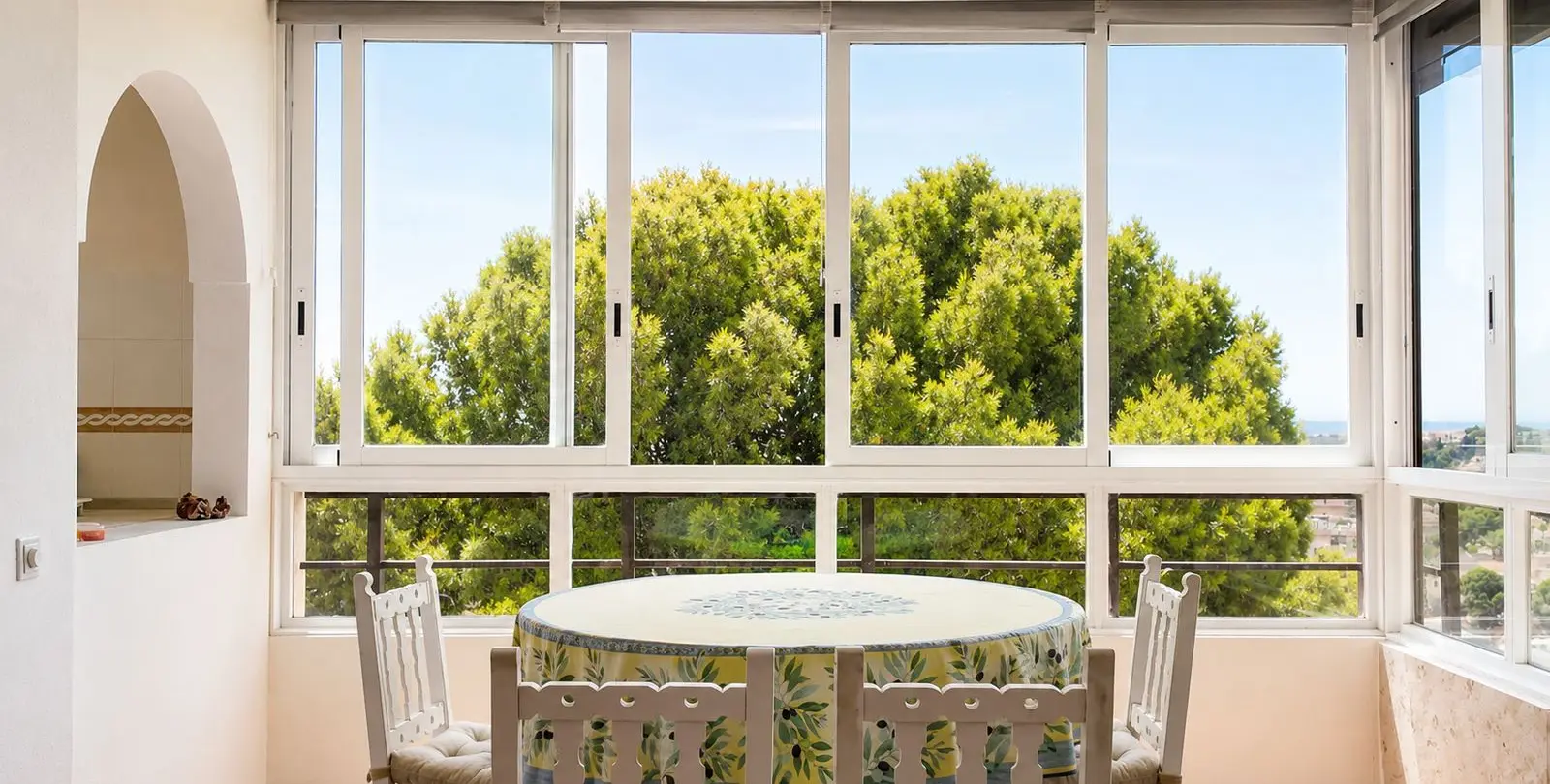 Venta de apartamento en planta media en Nueva Andalucía 3
