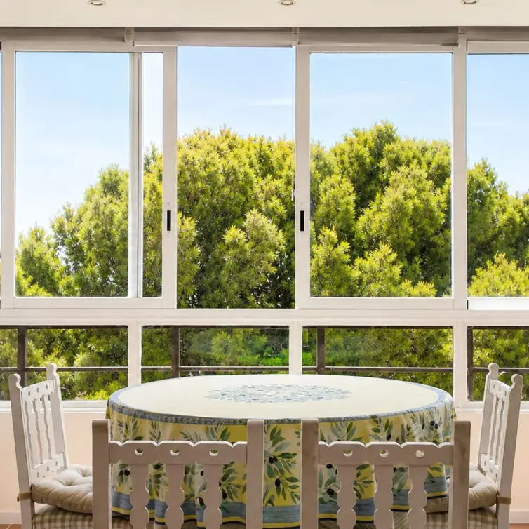 Sale of middle floor apartment in Nueva Andalucía