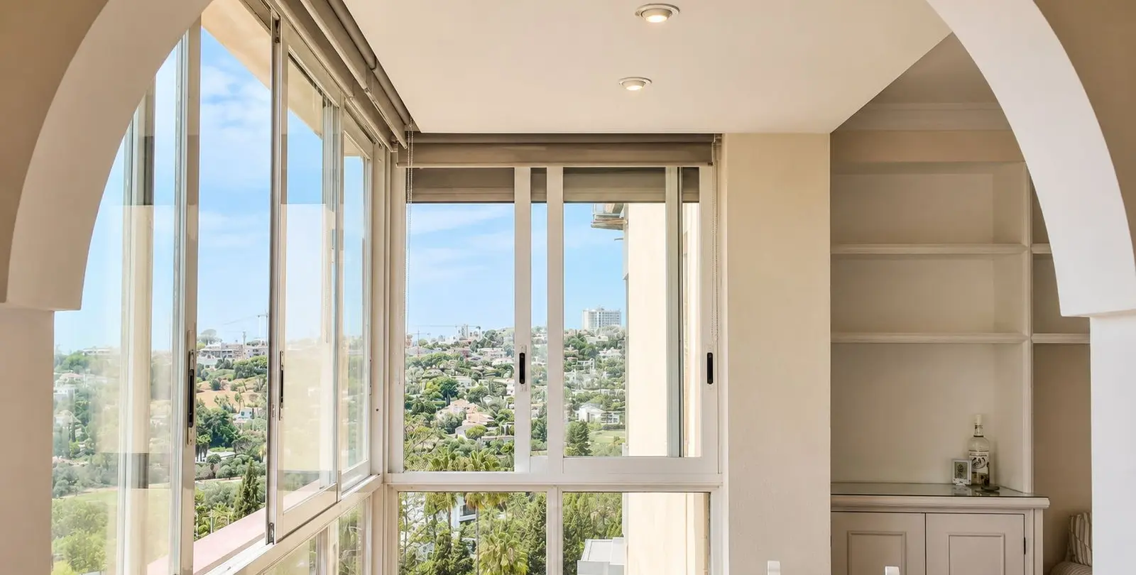 Venta de apartamento en planta media en Nueva Andalucía 4