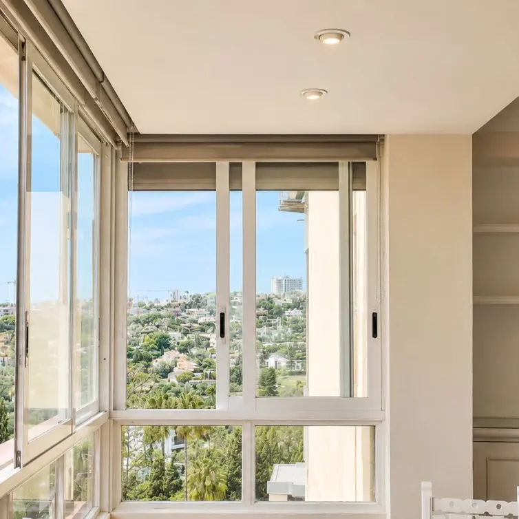 Sale of middle floor apartment in Nueva Andalucía