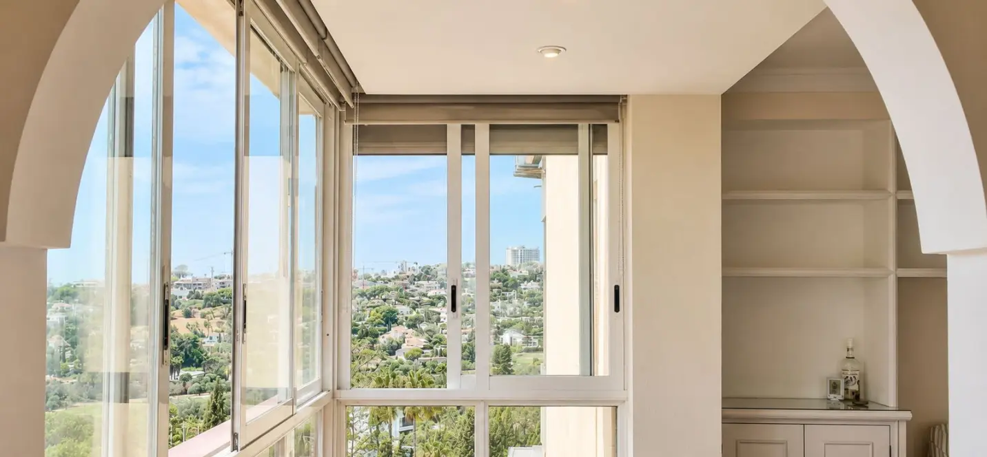Sale of middle floor apartment in Nueva Andalucía 3