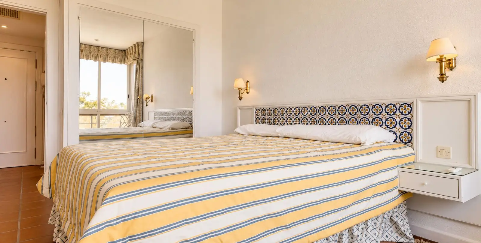 Venta de apartamento en planta media en Nueva Andalucía 9