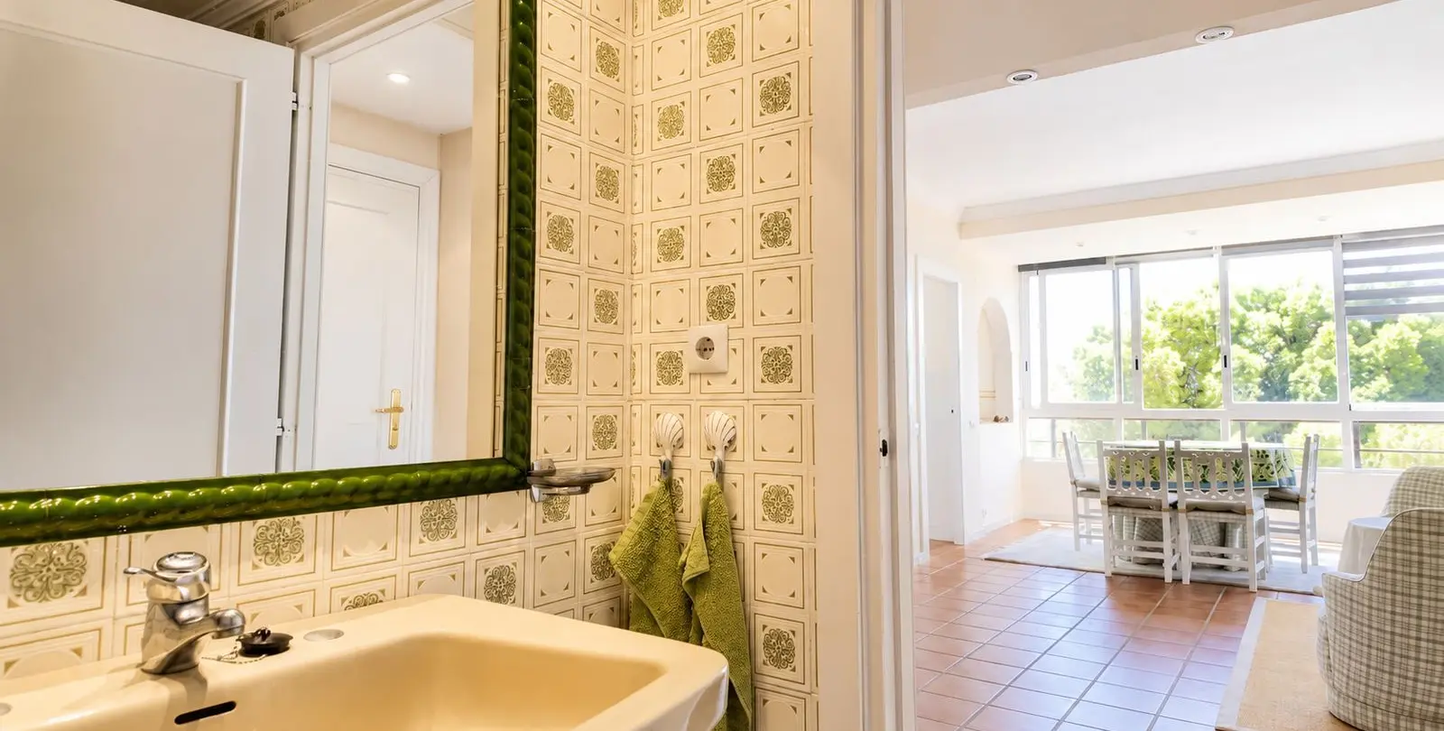 Venta de apartamento en planta media en Nueva Andalucía 11