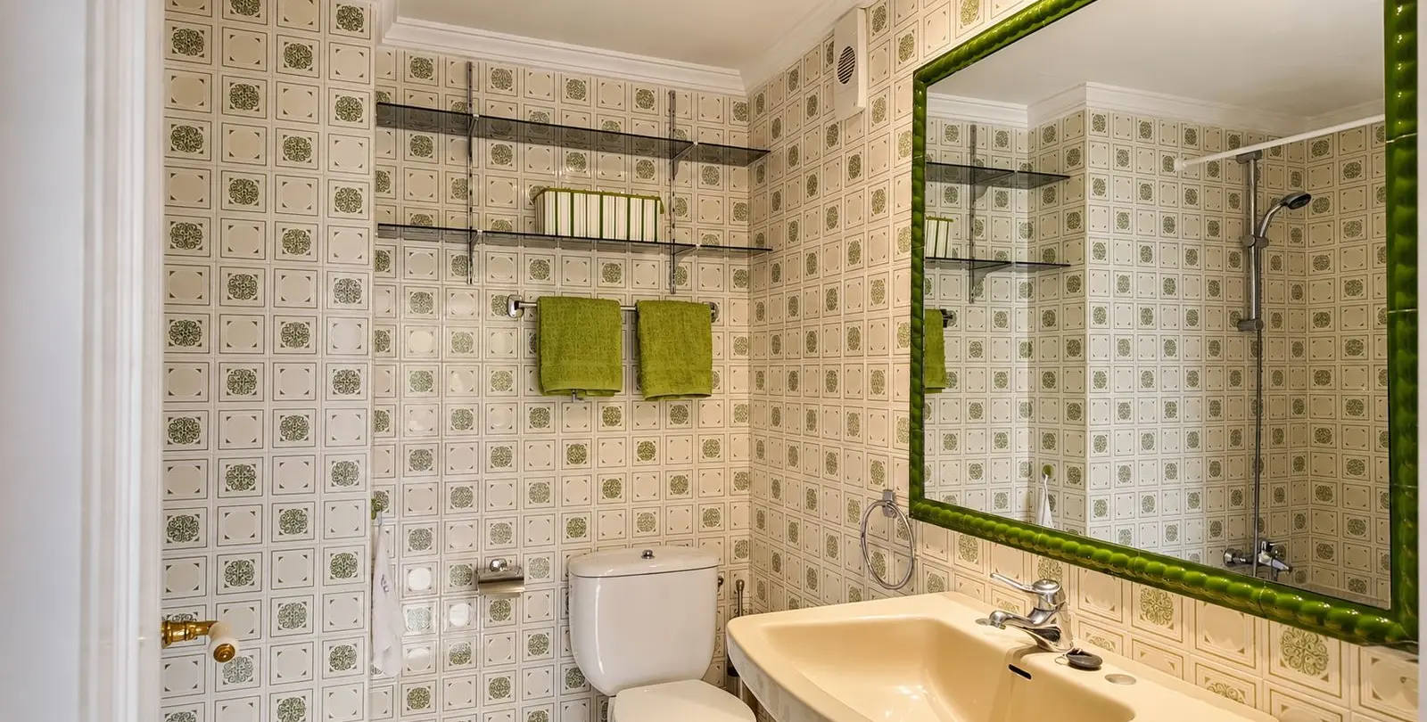 Venta de apartamento en planta media en Nueva Andalucía 12