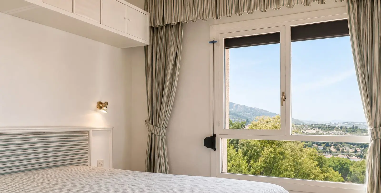 Venta de apartamento en planta media en Nueva Andalucía 14