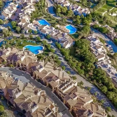 Venta de apartamento en planta baja en Los Arqueros