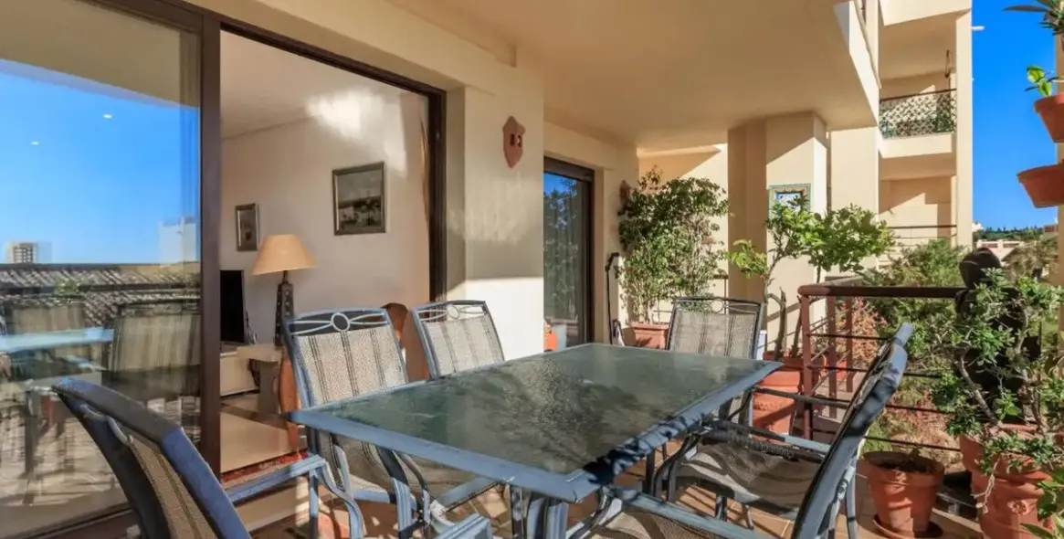 Venta de apartamento en planta baja en Los Arqueros 13