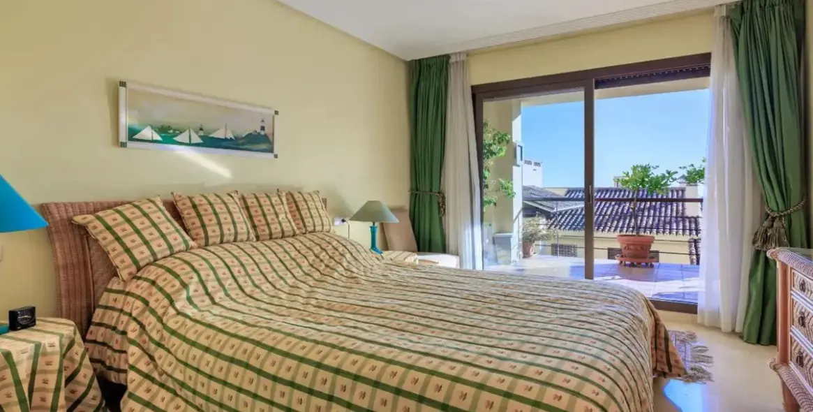Venta de apartamento en planta baja en Los Arqueros 30