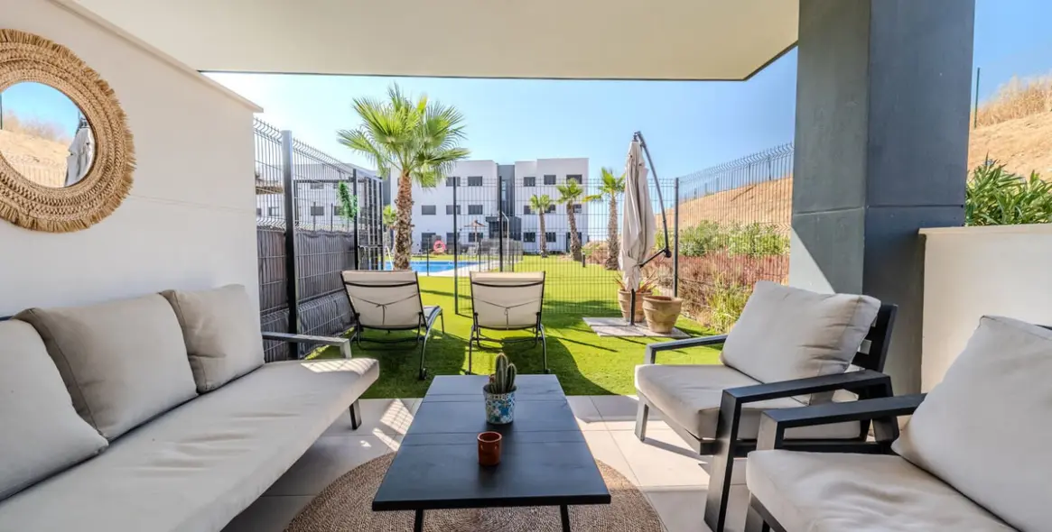 Venta de apartamento en planta baja en Estepona 2