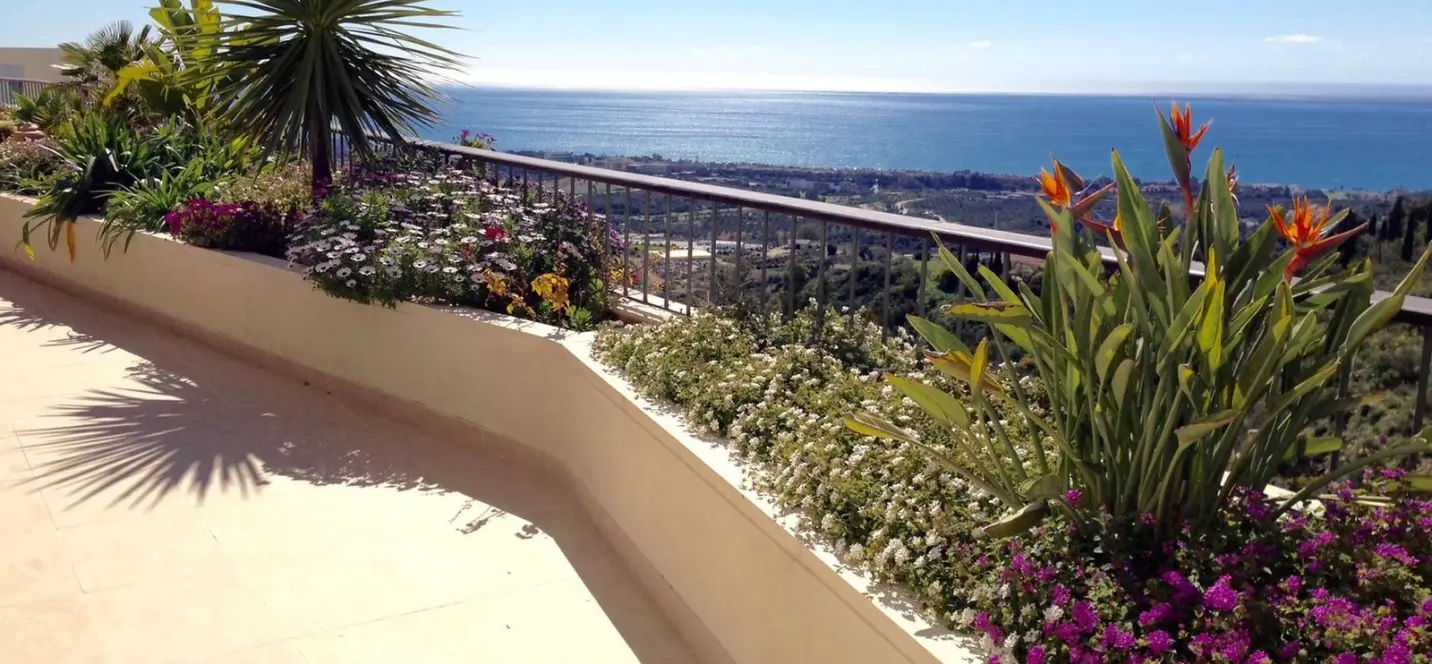 Venta de apartamento en planta media en Altos de los Monteros 4