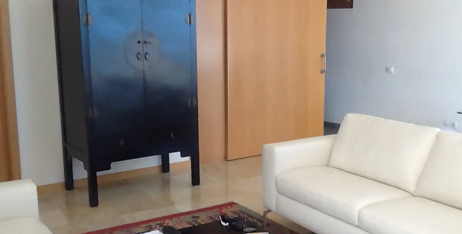 Venta de apartamento en planta media en Altos de los Monteros 15