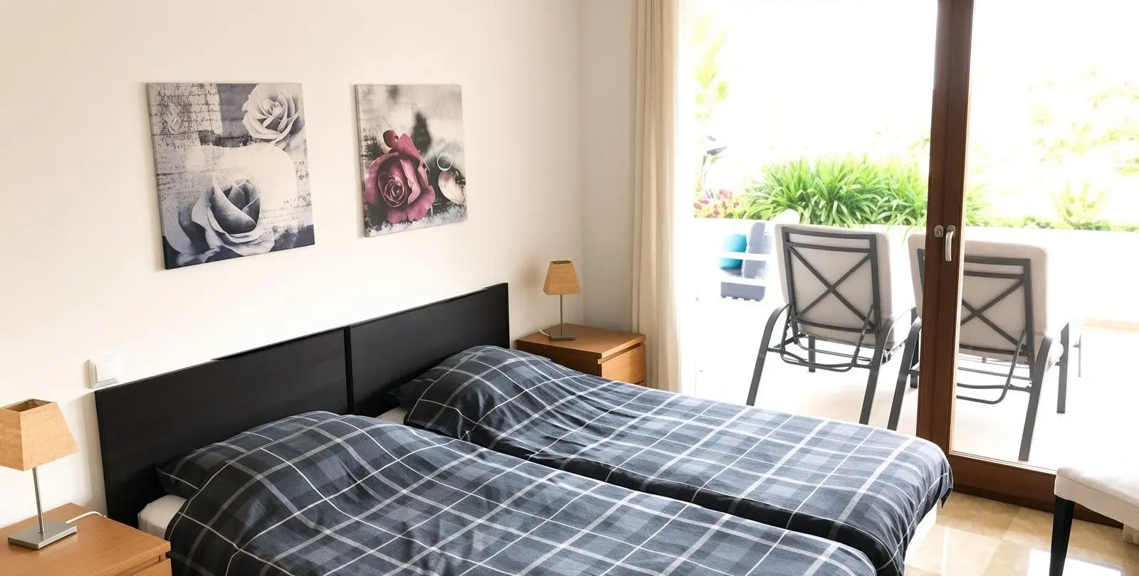 Venta de apartamento en planta media en Altos de los Monteros 16