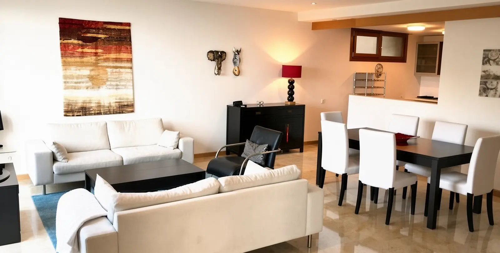 Venta de apartamento en planta media en Altos de los Monteros 18