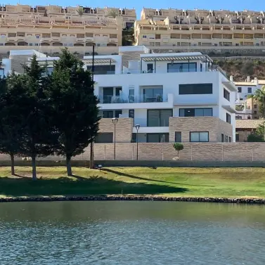Продажа двухуровневых апартаментов в Mijas