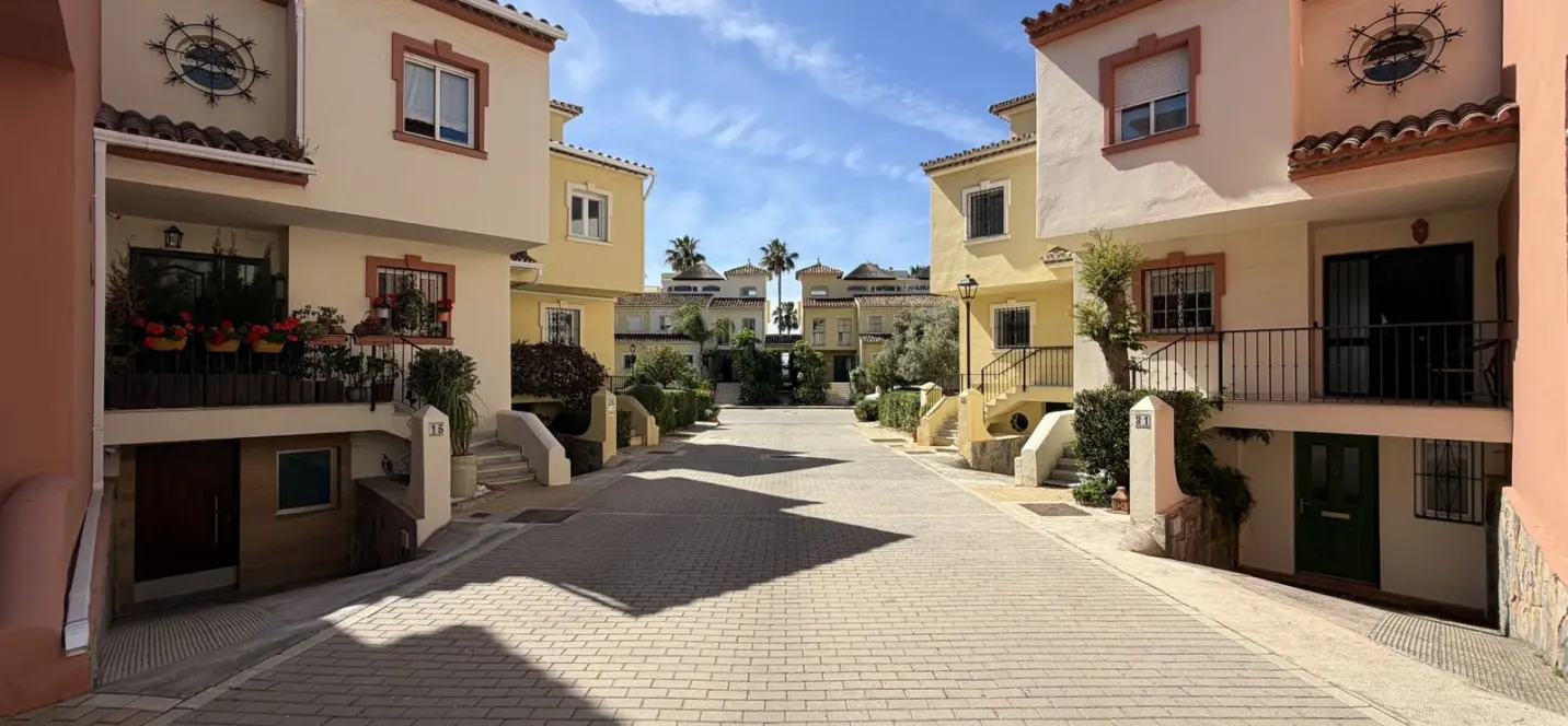 Продажа таунхауса в Estepona 0