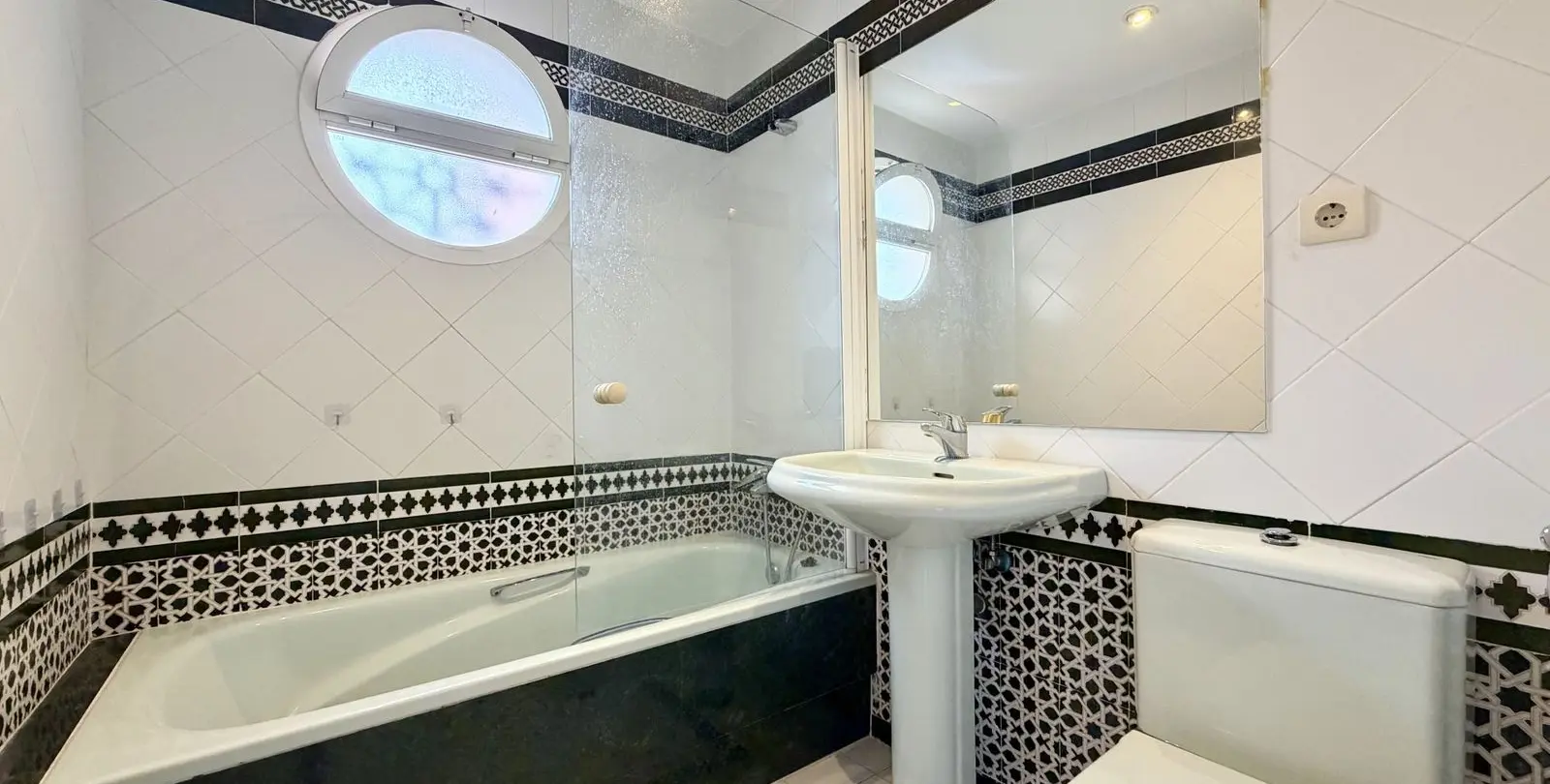Продажа таунхауса в Estepona 18
