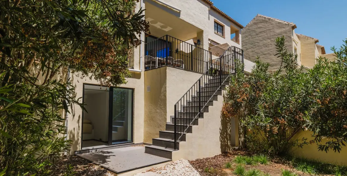 Sale of townhouse in Aloha 36