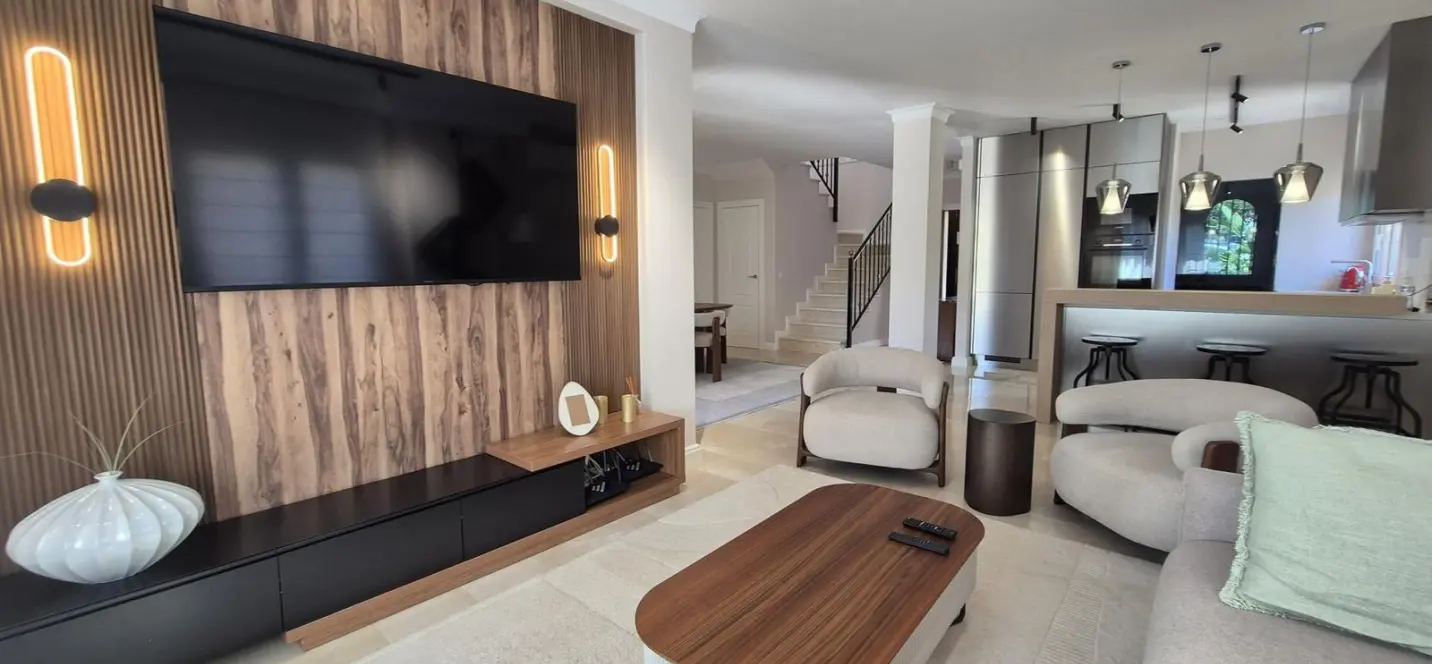 Sale of detached villa in Riviera del Sol 0