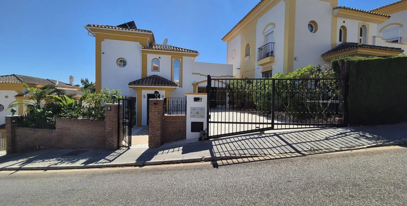 Sale of detached villa in Riviera del Sol 2