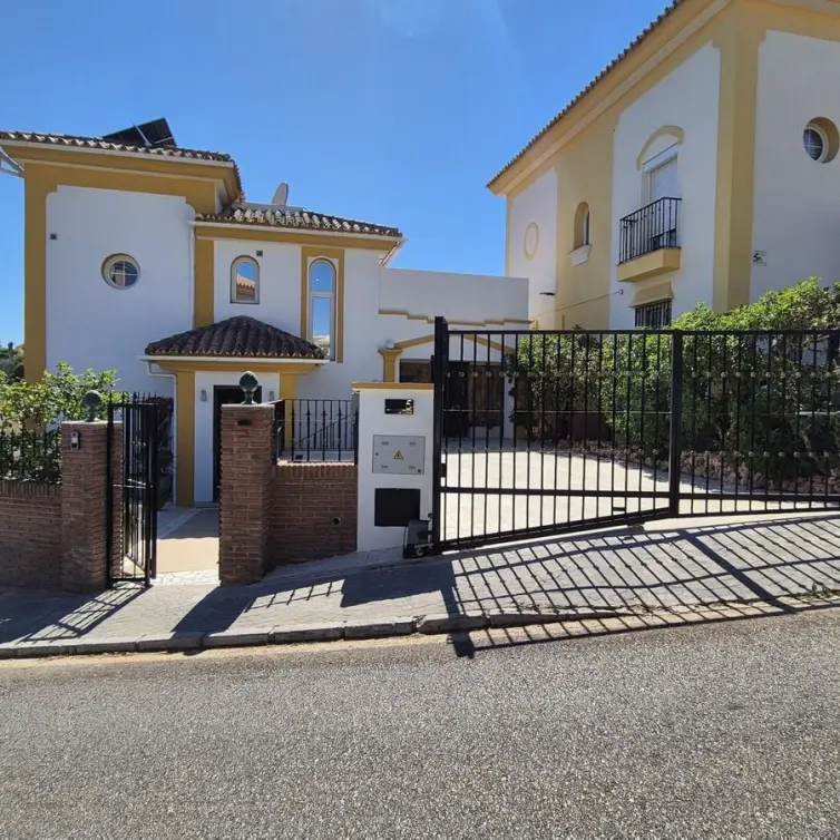 Sale of detached villa in Riviera del Sol