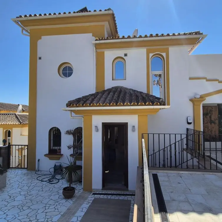 Sale of detached villa in Riviera del Sol