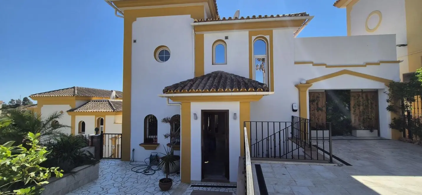Sale of detached villa in Riviera del Sol 3