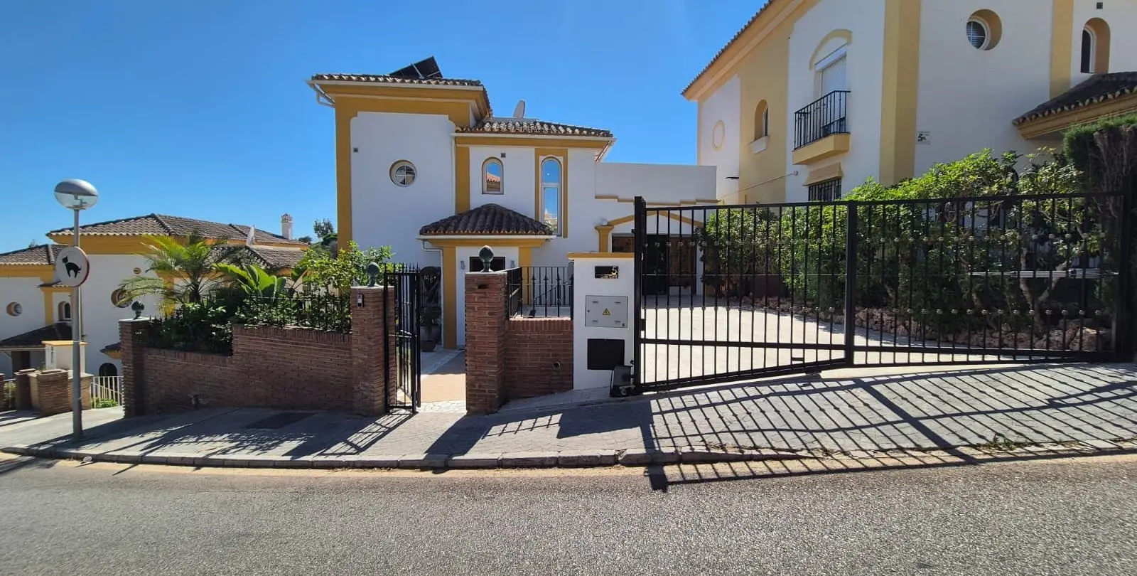 Sale of detached villa in Riviera del Sol 14