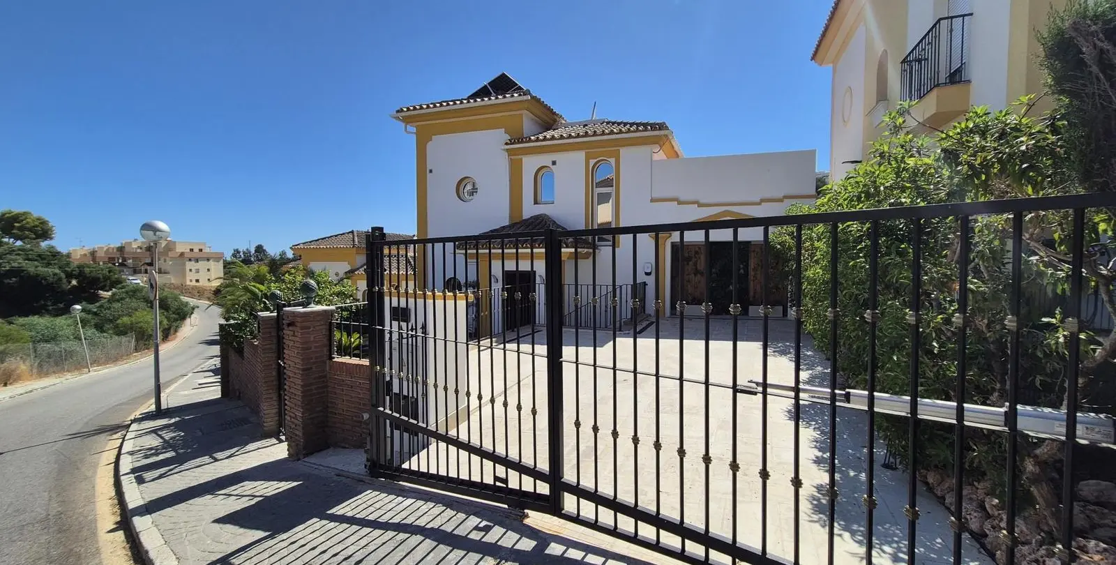 Sale of detached villa in Riviera del Sol 31