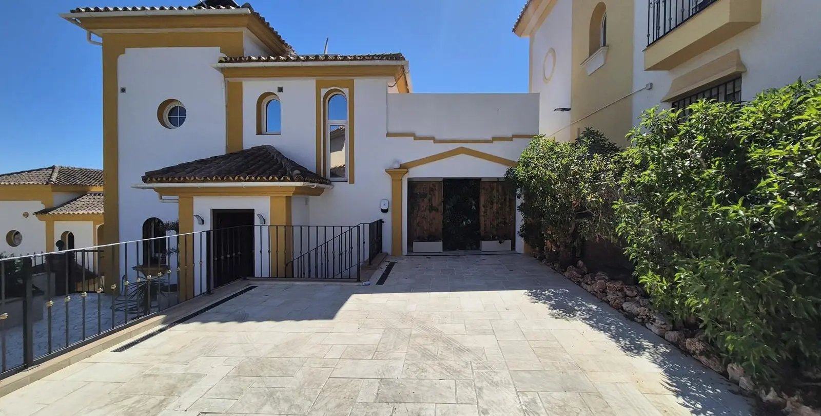 Sale of detached villa in Riviera del Sol 33