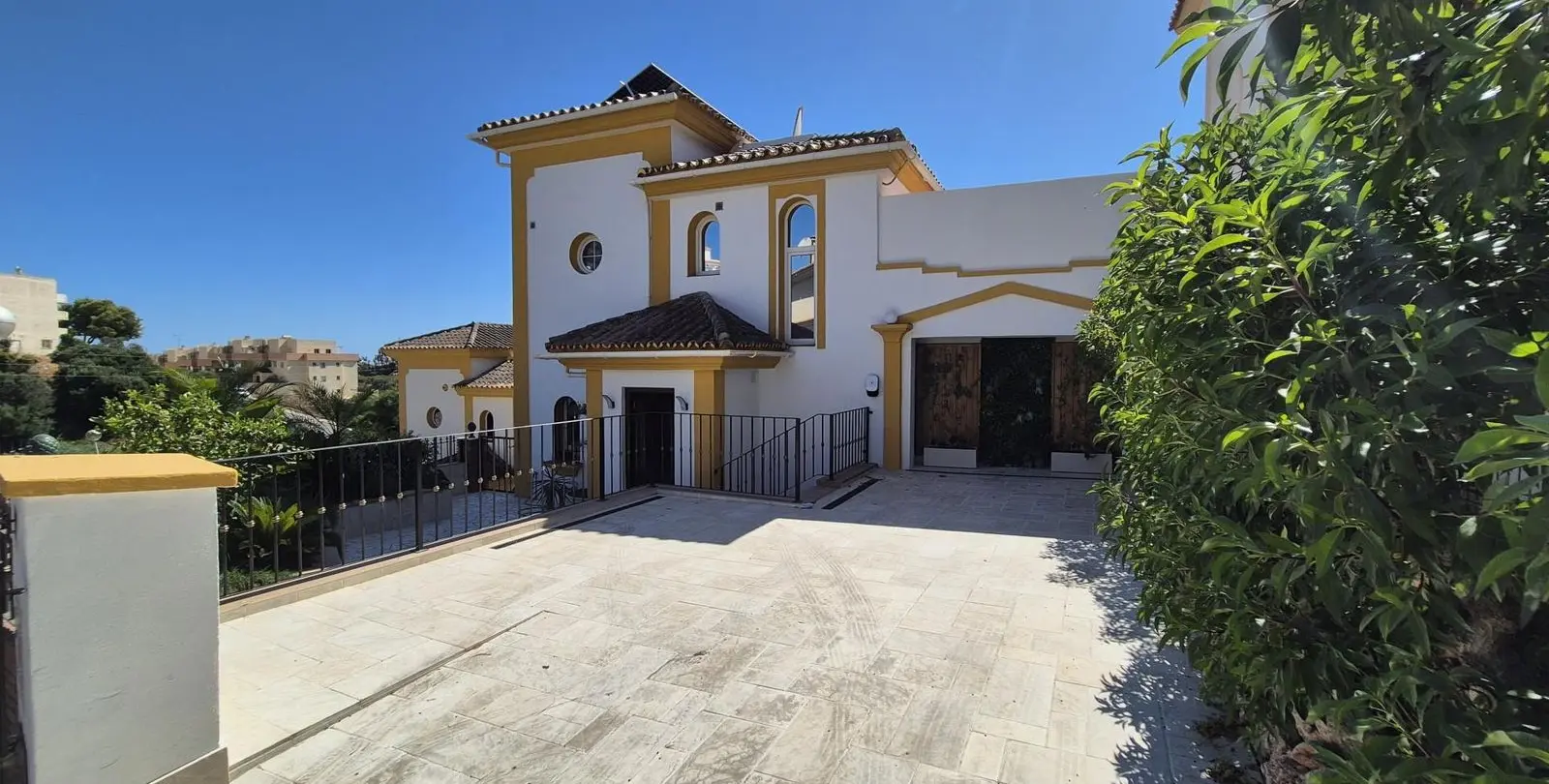 Sale of detached villa in Riviera del Sol 40