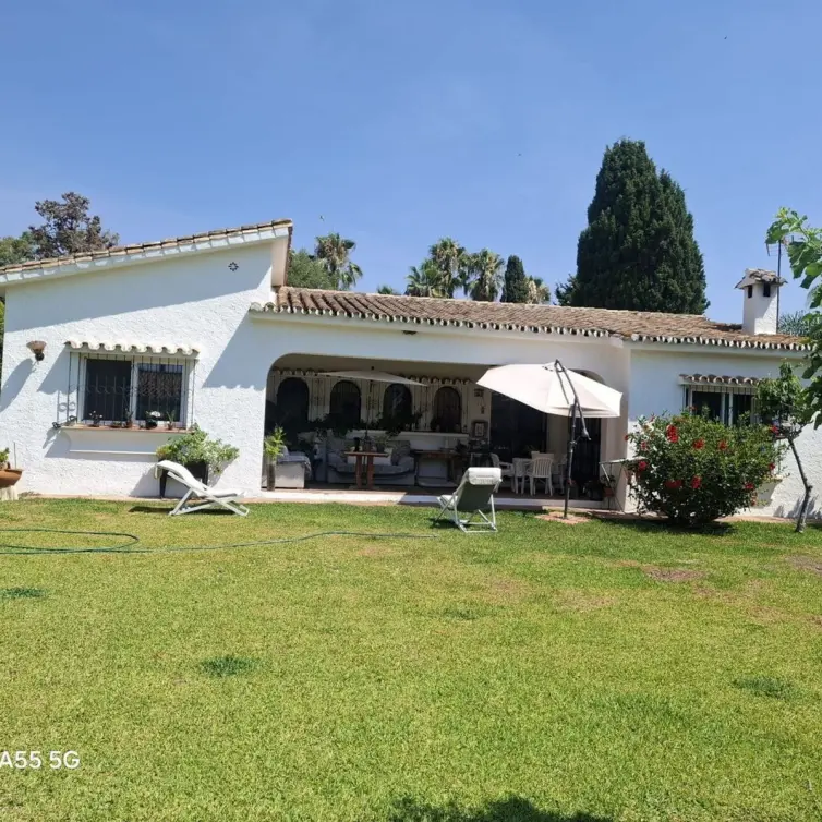 Продажа  отдельно стоящей виллы в Estepona