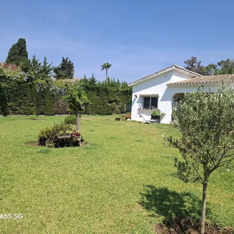 Продажа  отдельно стоящей виллы в Estepona