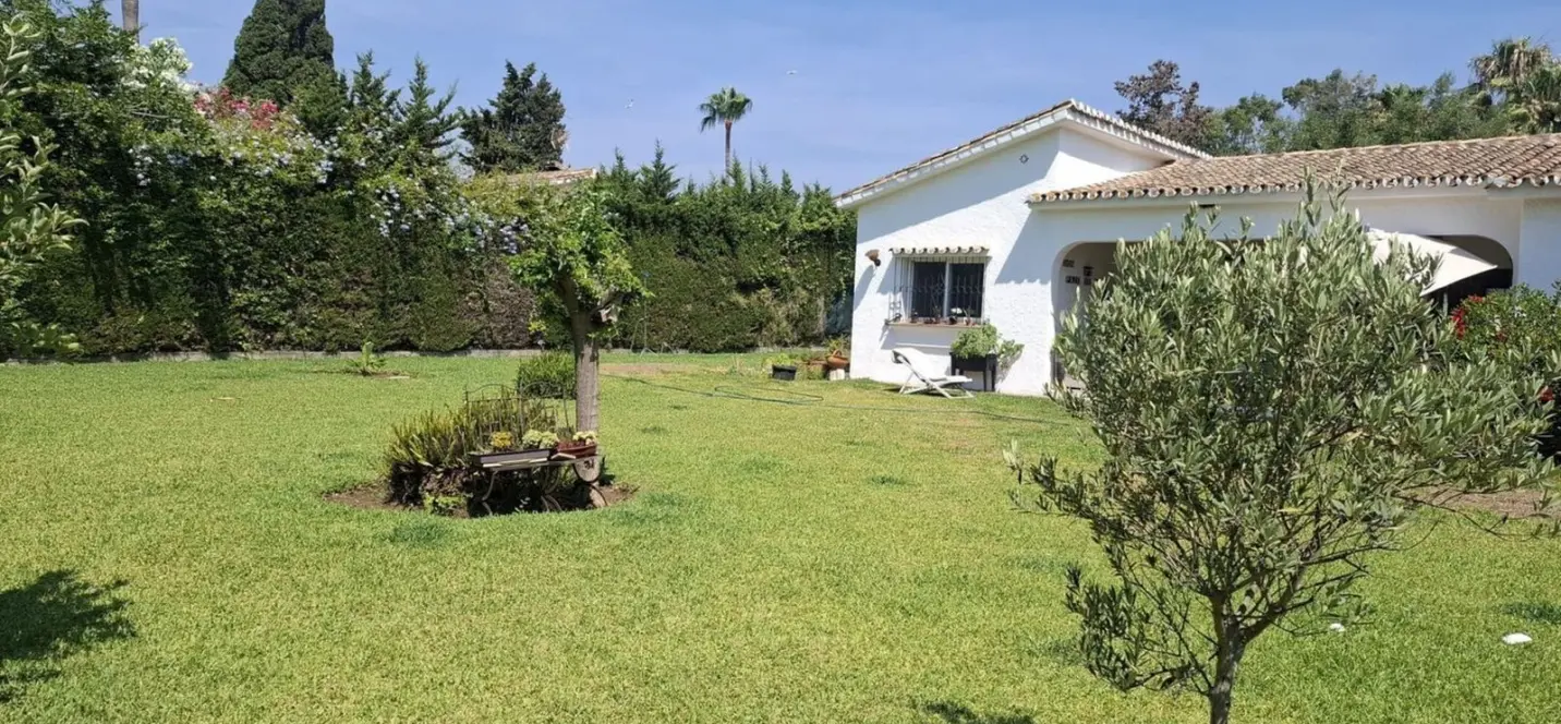 Продажа  отдельно стоящей виллы в Estepona 4