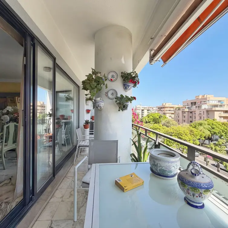 Продажа апартаментов на среднем этаже в Marbella