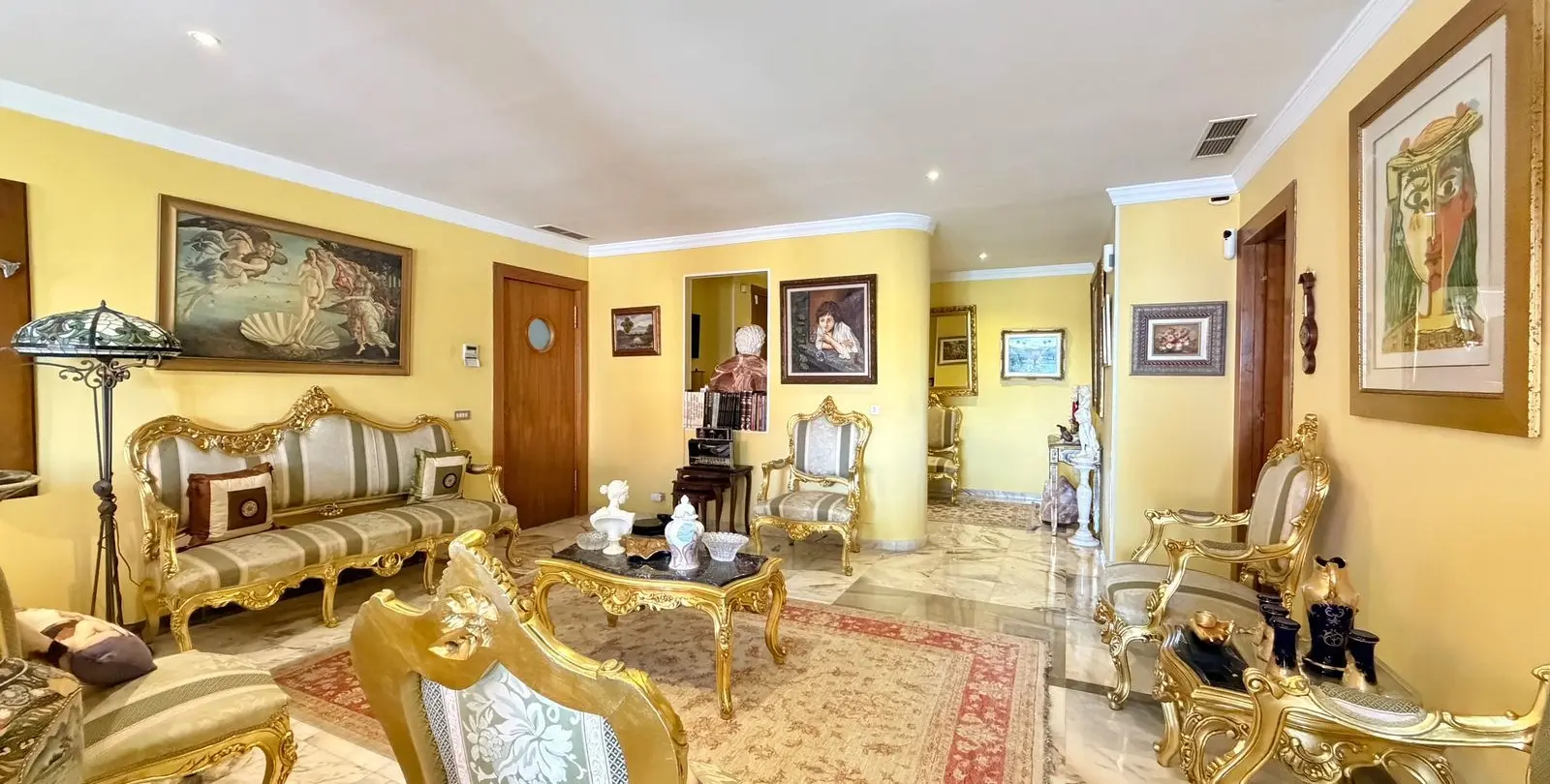 Продажа апартаментов на среднем этаже в Marbella 5
