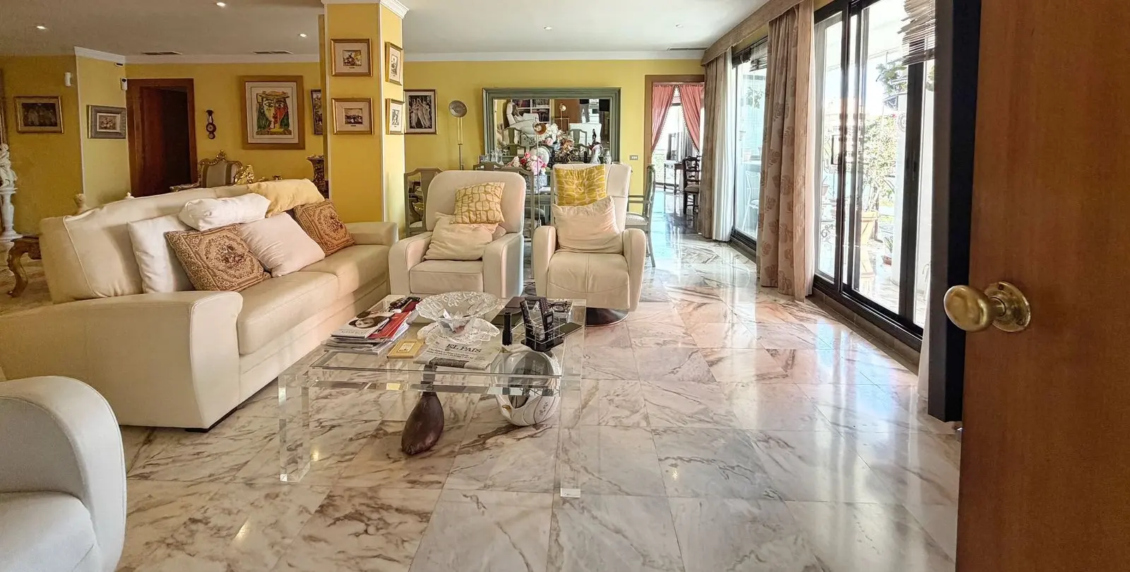 Продажа апартаментов на среднем этаже в Marbella 8