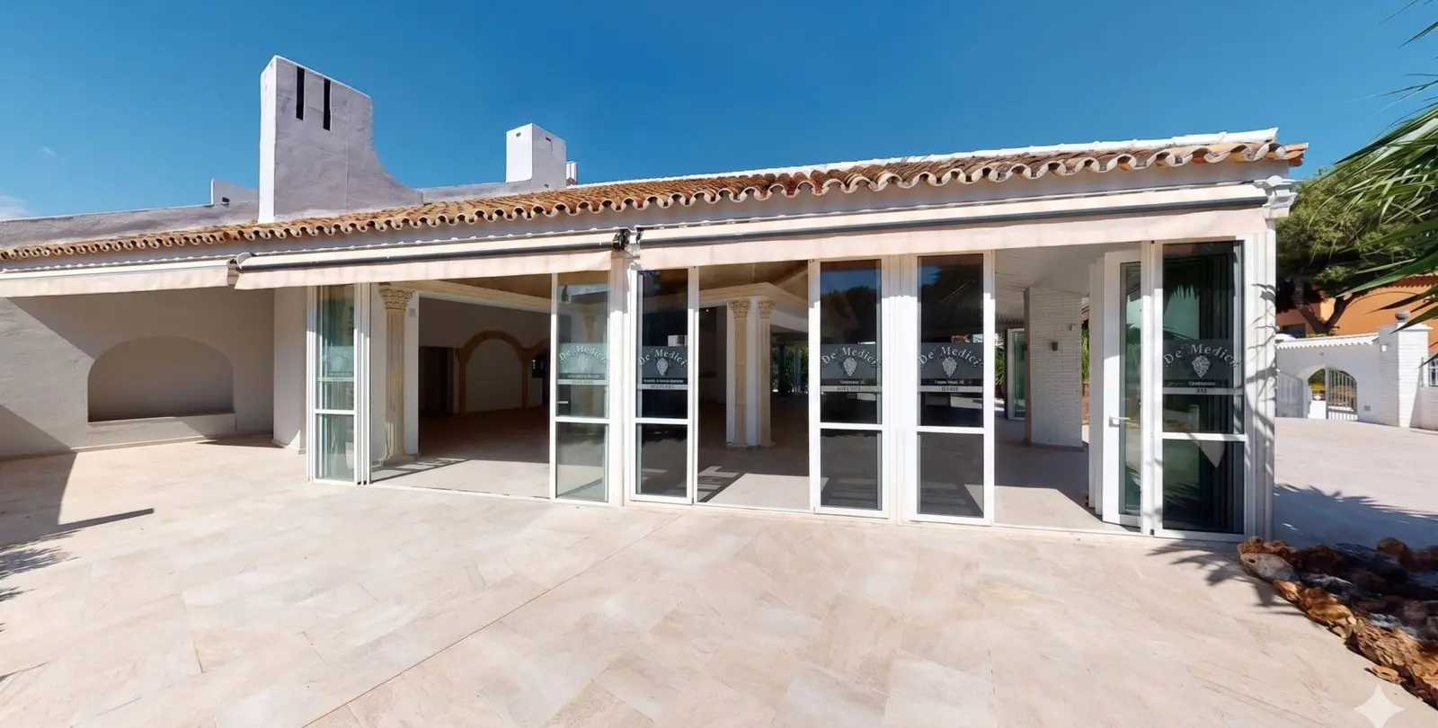 Sale of restaurant in El Paraiso 3
