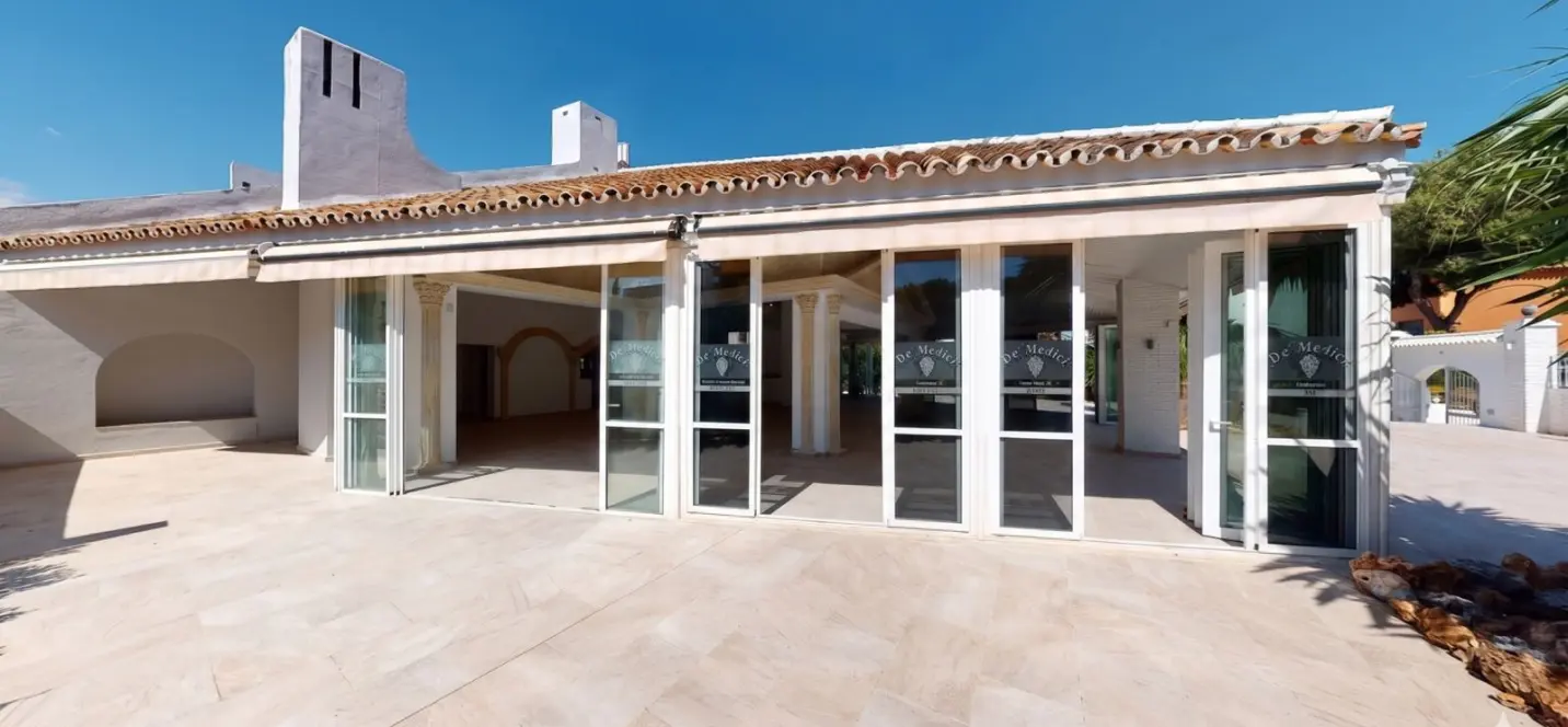 Sale of restaurant in El Paraiso 2