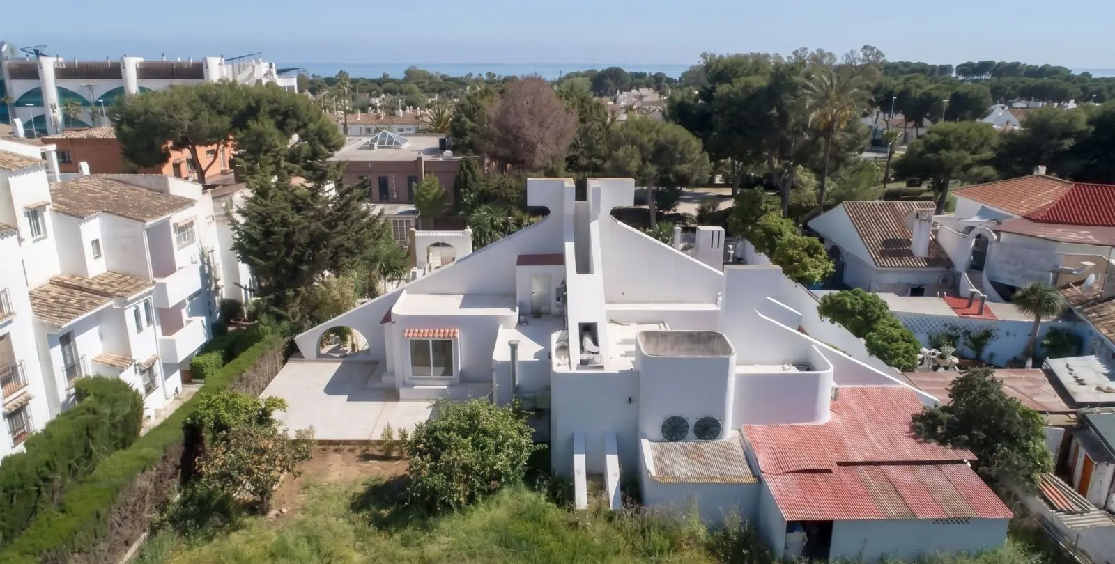 Sale of restaurant in El Paraiso 8