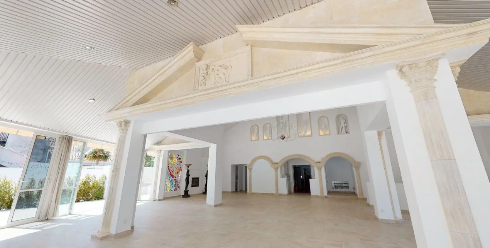 Sale of restaurant in El Paraiso 16