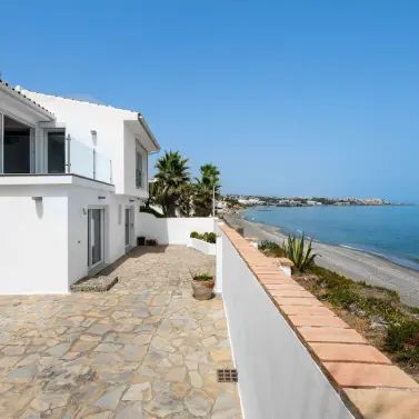 Продажа  отдельно стоящей виллы в Estepona