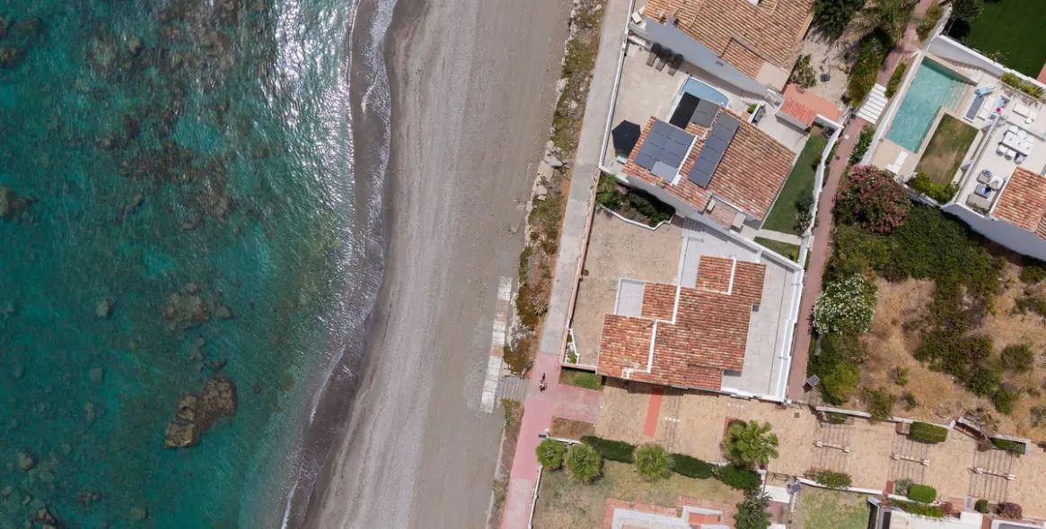 Продажа  отдельно стоящей виллы в Estepona 3