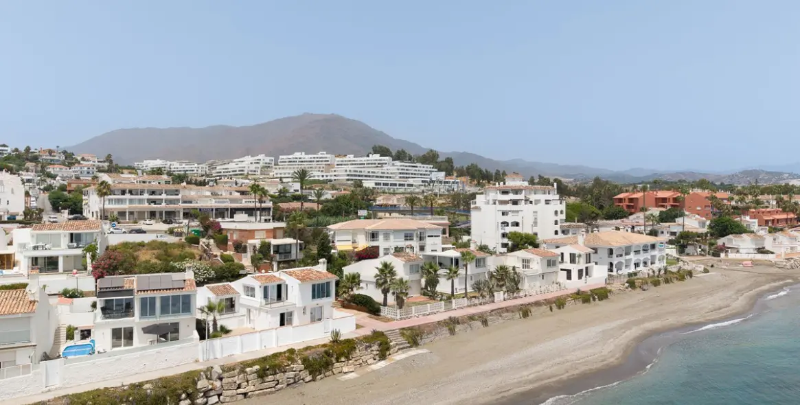 Продажа  отдельно стоящей виллы в Estepona 4